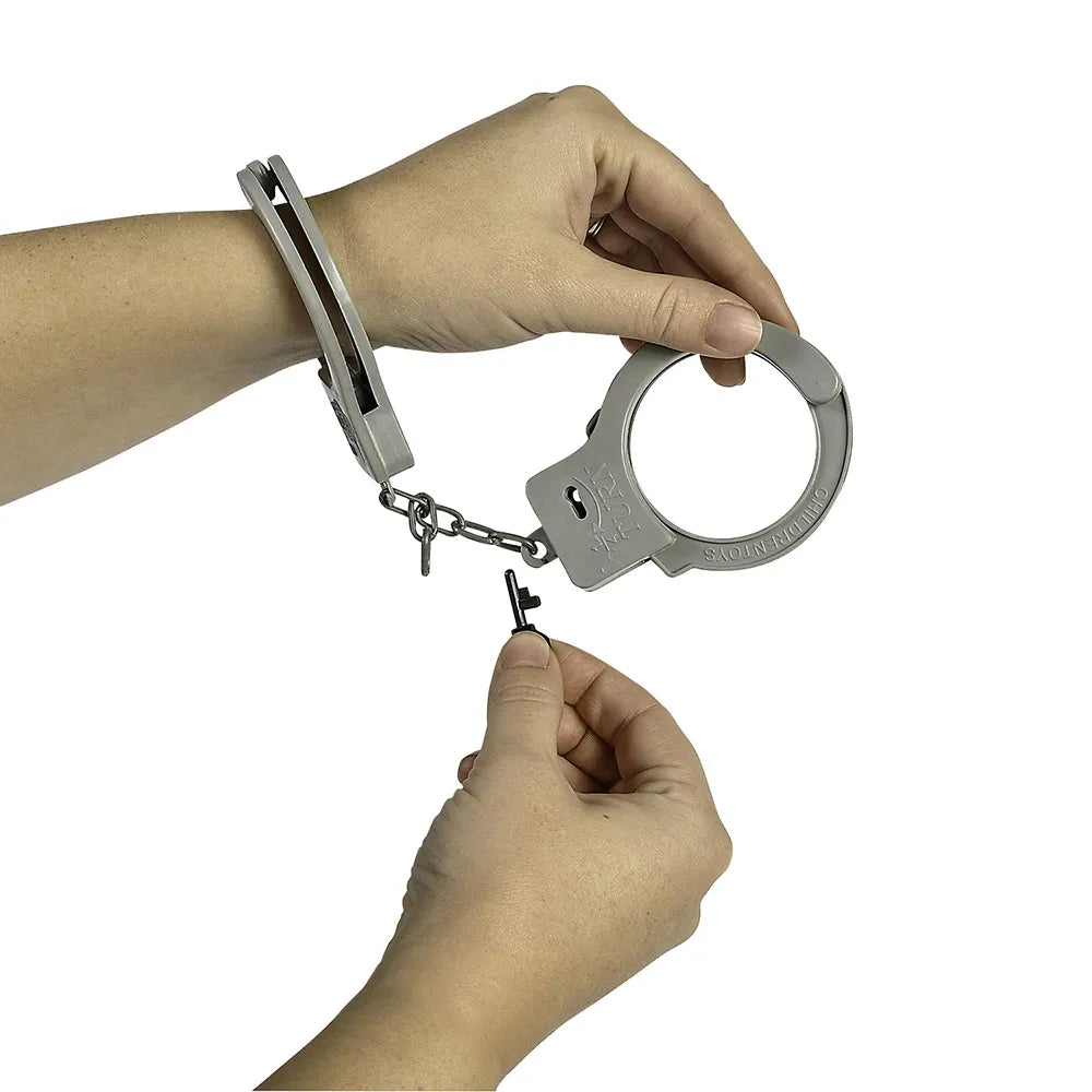 11-plastic-handcuffs-616823_118621